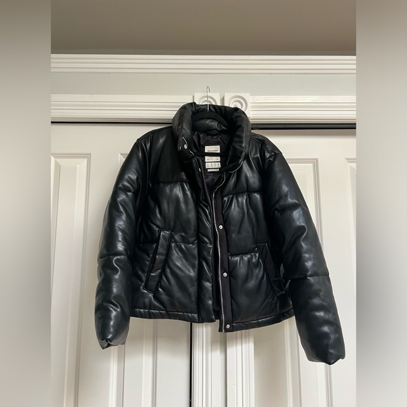 Abercrombie vegan leather puffer - Picture 1 of 2